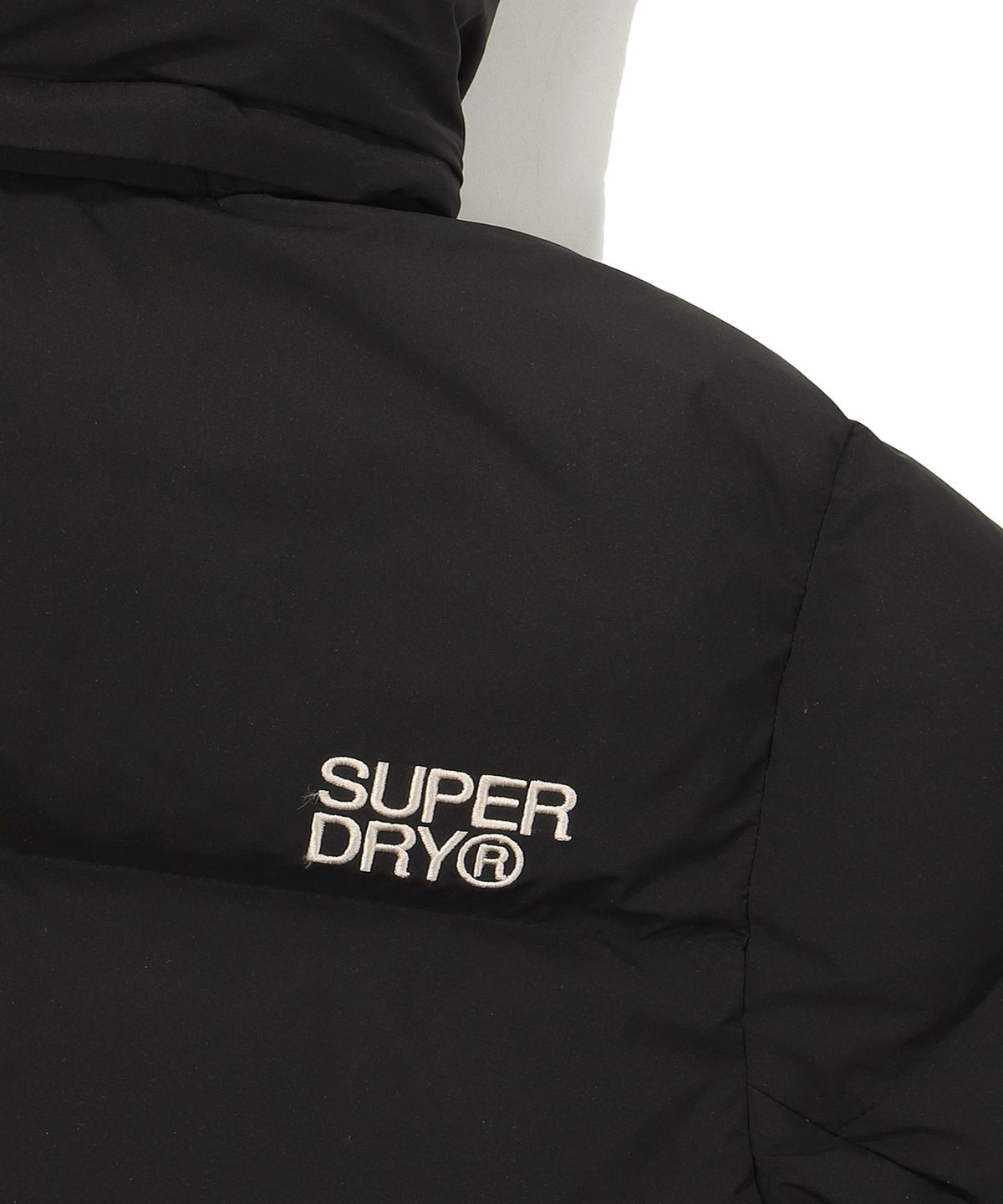 슈퍼드라이(SUPERDRY) 에센셜 덕다운 롱패딩 블랙