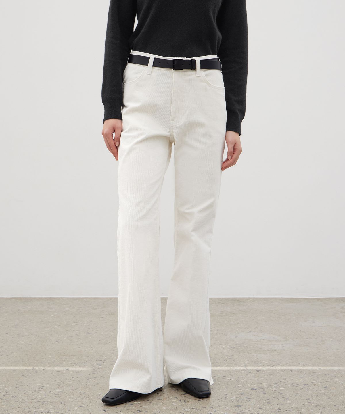 르바(LEVAR) Mellow Corduroy Bootcut Pants - Milky Cream