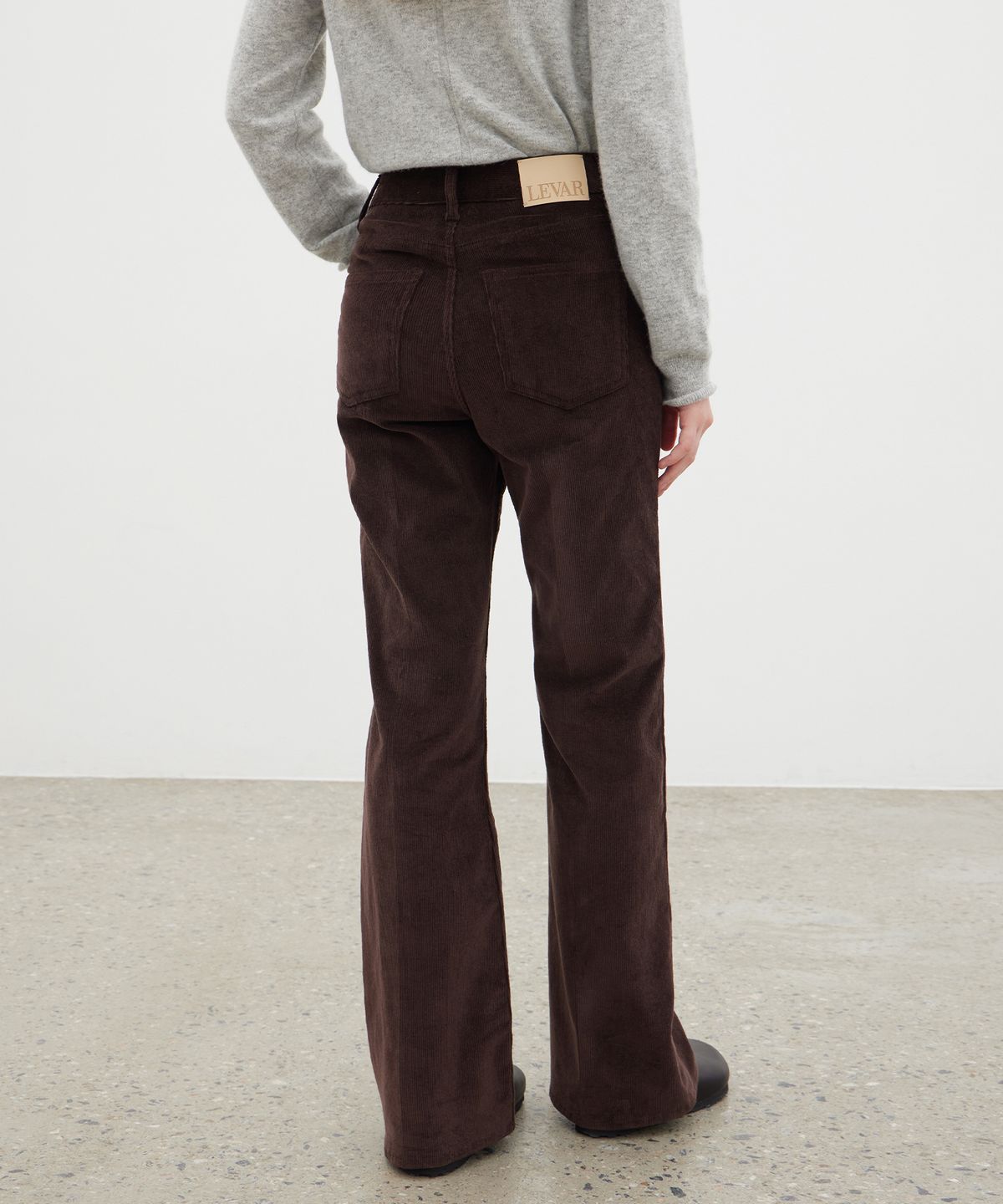 르바(LEVAR) Mellow Corduroy Bootcut Pants - Brownie Brown