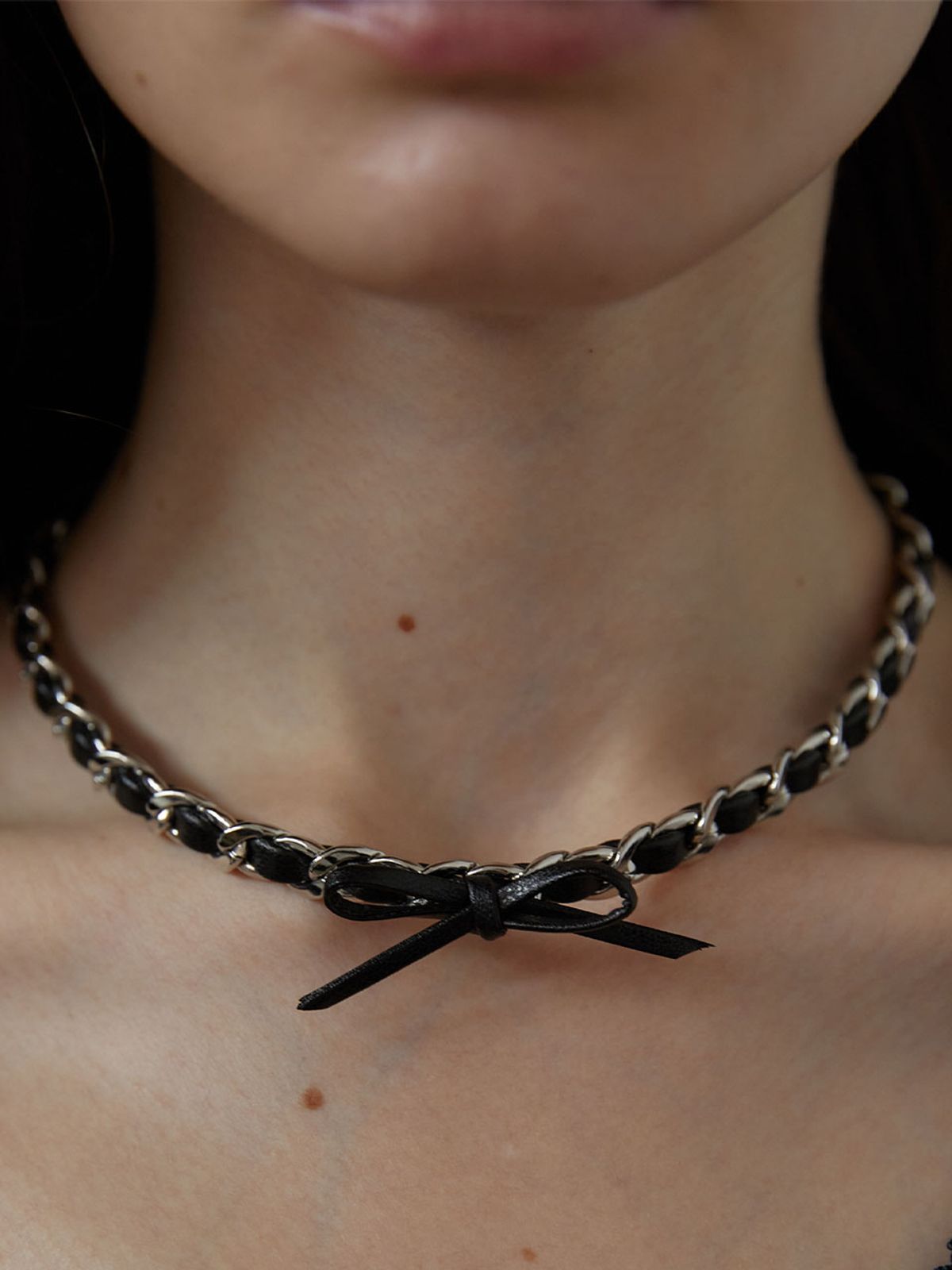 러브미몬스터(LOVE ME MONSTER) Chic Leather Ribbon Chain Necklace (L243MNK010)