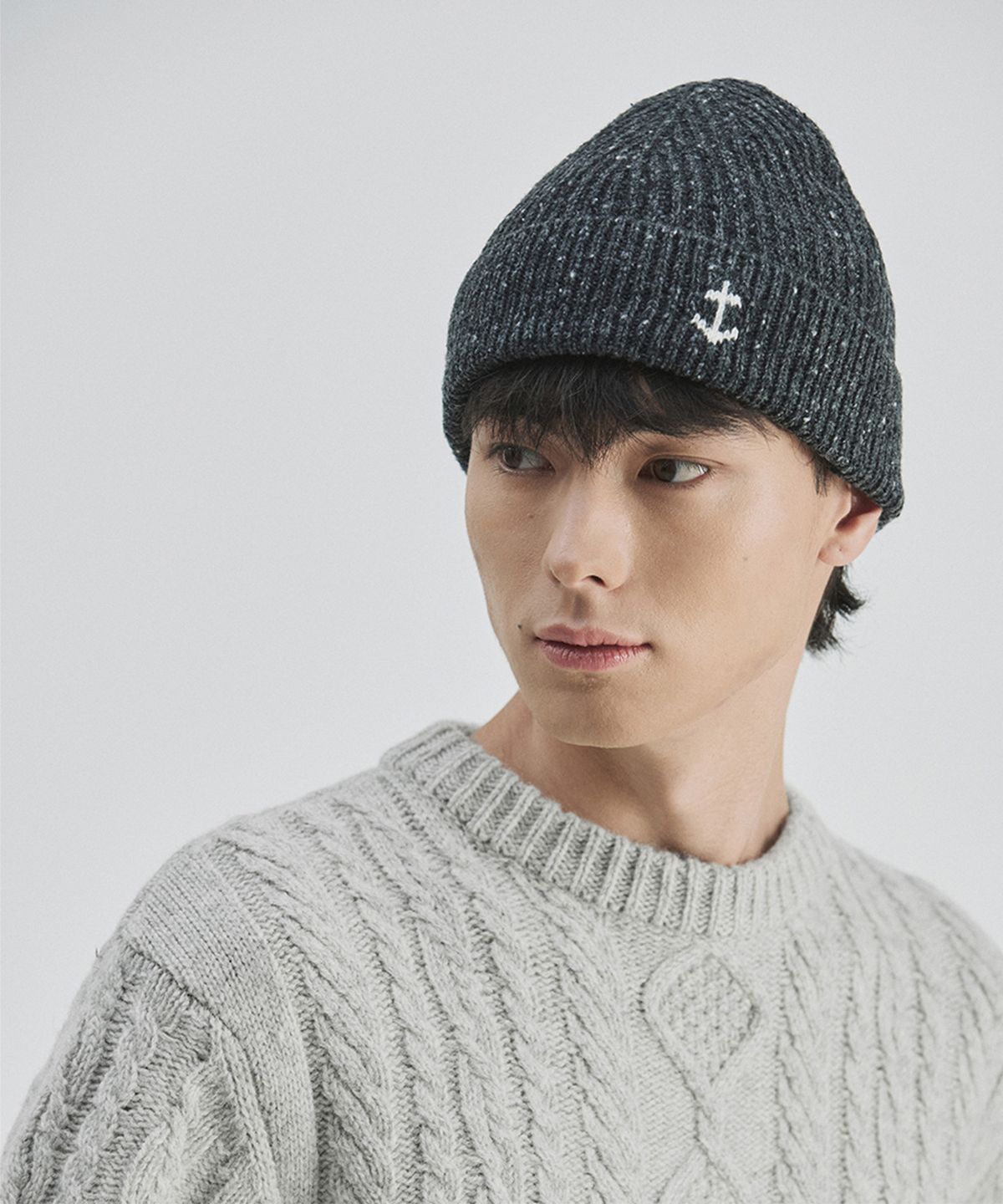 건지 울른스(Guernsey Woollens) 앵커 플로팅 숏 비니 컬렉션