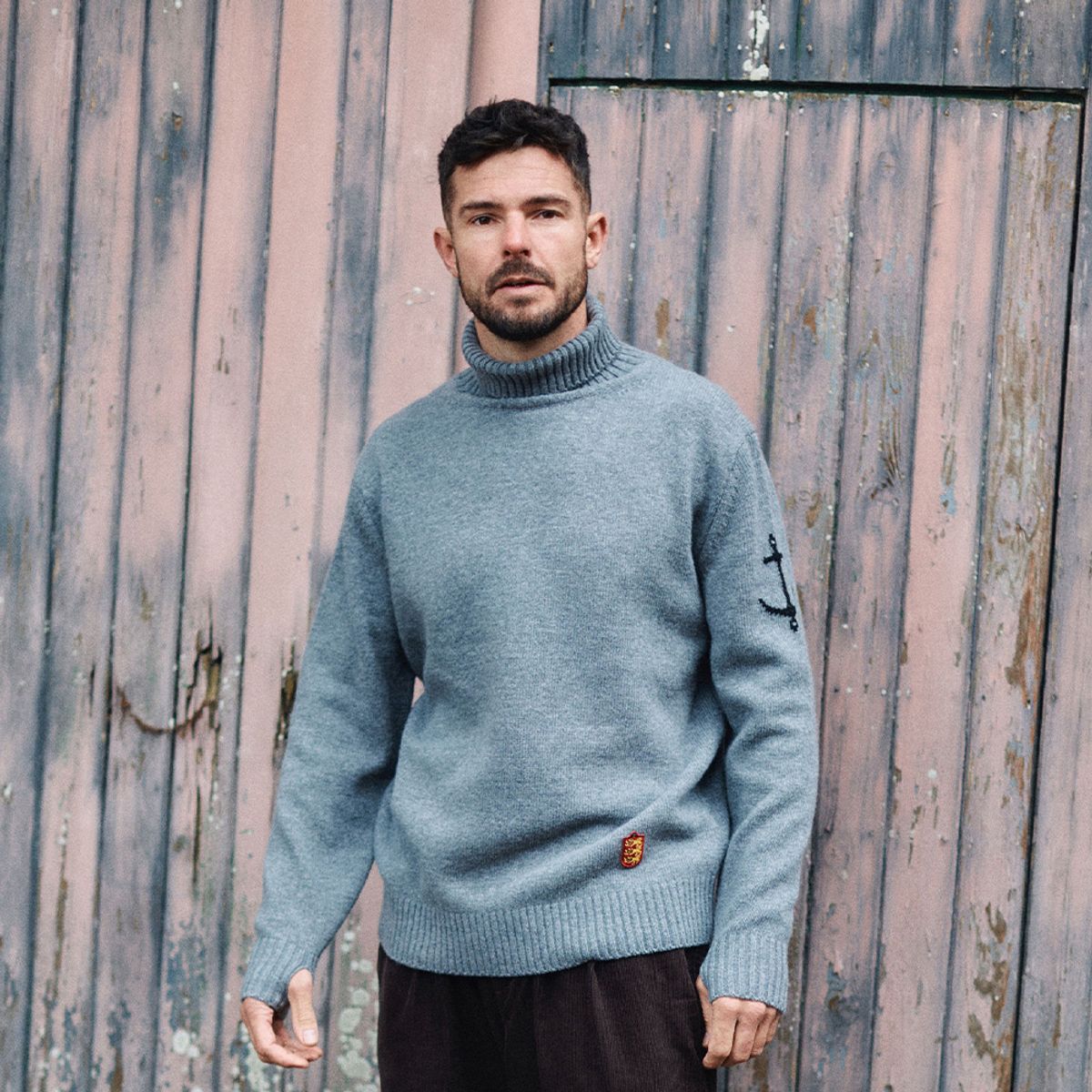 건지 울른스(Guernsey Woollens) 슈퍼파인 메리노울 터틀넥 스웨터 컬렉션