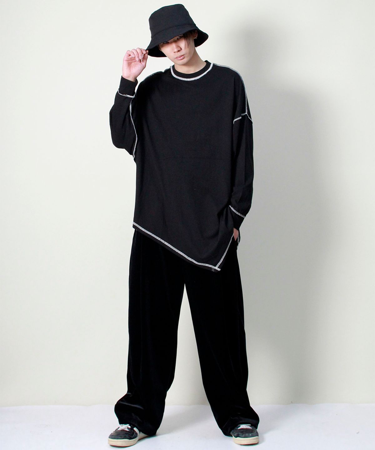 드마크(DEMARC) 벨벳합포 원턱 리얼 와이드 팬츠 블랙