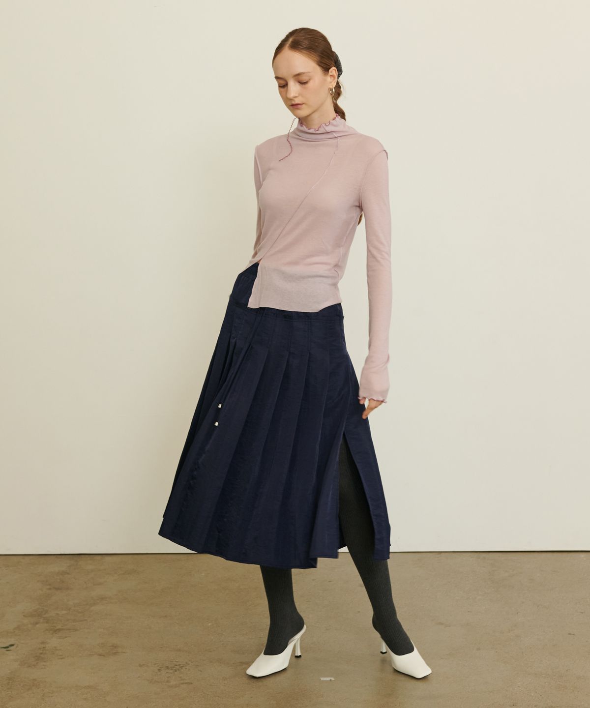 언뮤트(UNMUTE) NEW MODERN PLEATED SKIRT_NAVY