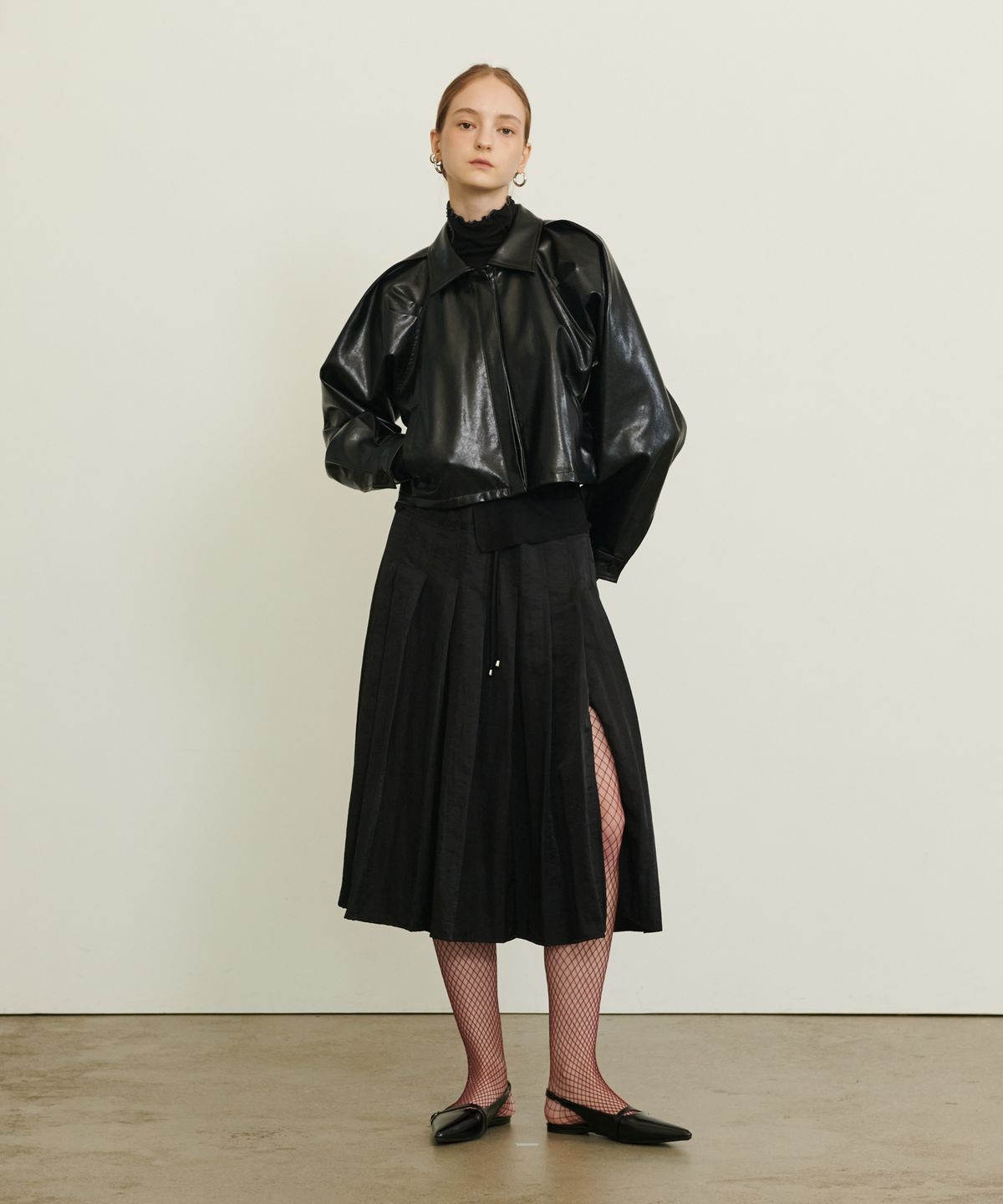 언뮤트(UNMUTE) NEW MODERN PLEATED SKIRT_BLACK