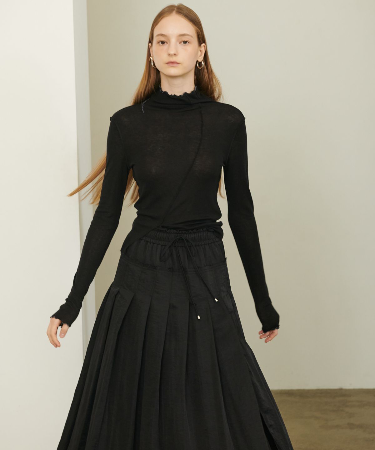언뮤트(UNMUTE) NEW MODERN PLEATED SKIRT_BLACK