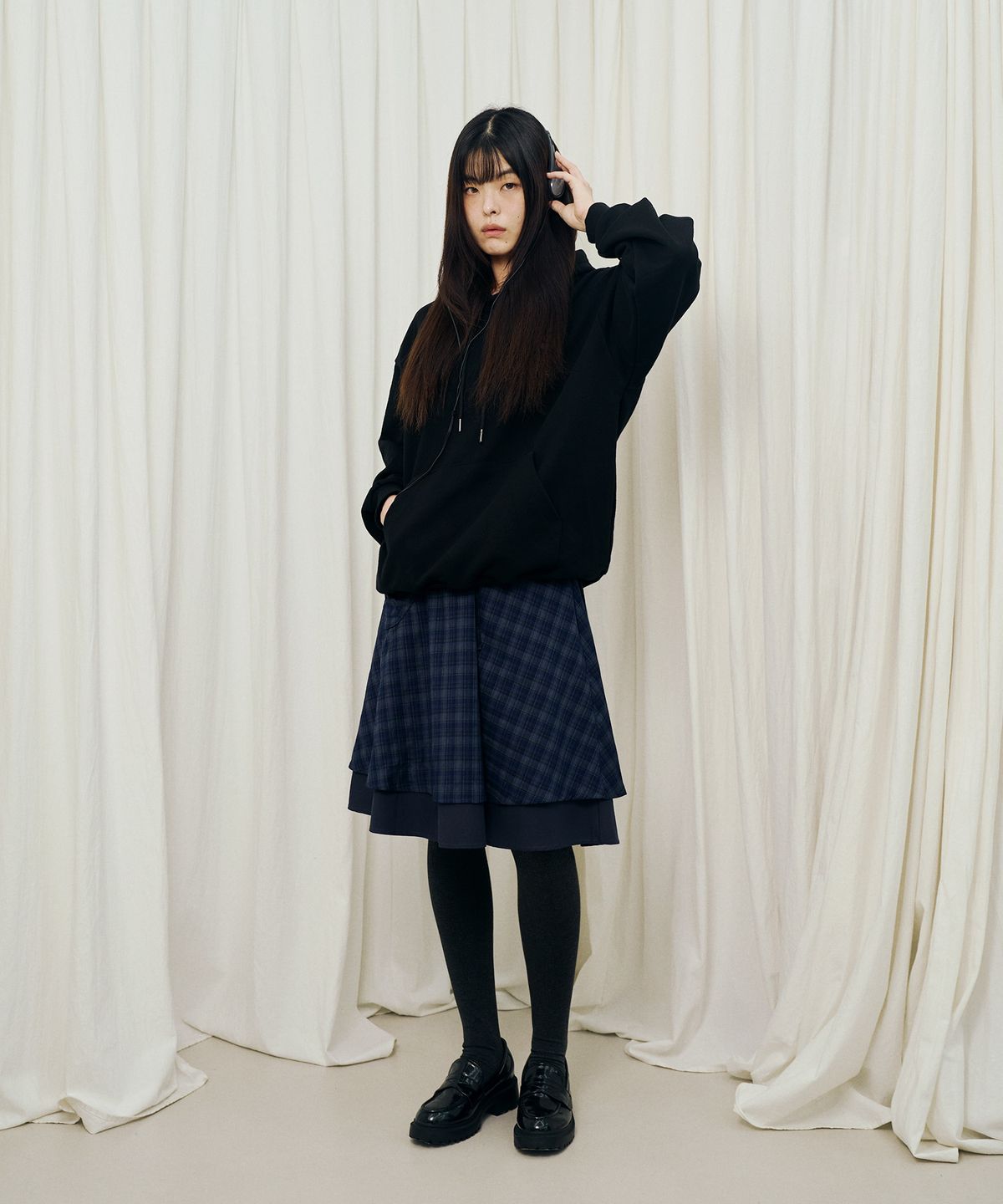 미헤브(MIHEV) [UNISEX] 클래식 스몰 심볼 후드 블랙
