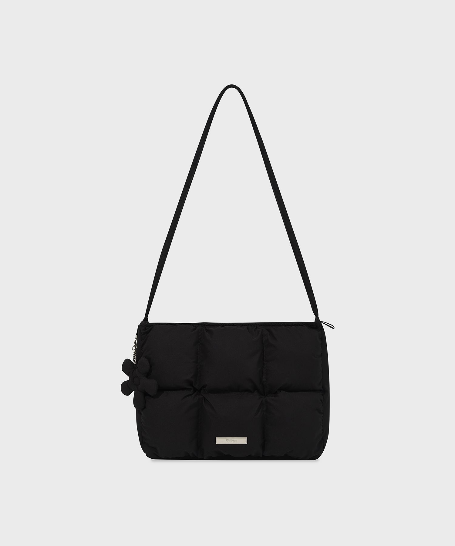 【FALLETT】Flower keyring padded bag★送料・関税込 MUSINSA | FALLETT Flower Keyring Padded Bag Light Gray