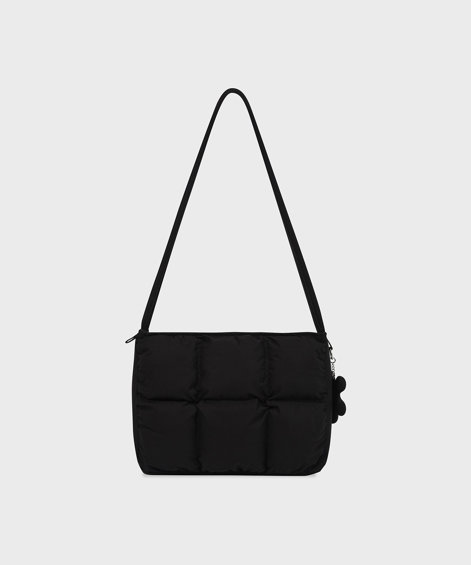 【FALLETT】Flower keyring padded bag★送料・関税込 MUSINSA | FALLETT Flower Keyring Padded Bag Light Gray