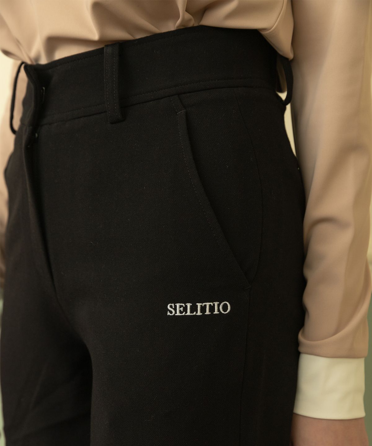 셀리티오(SELITIO) 여성 클래식 스트레이트핏 밴딩 팬츠 블랙