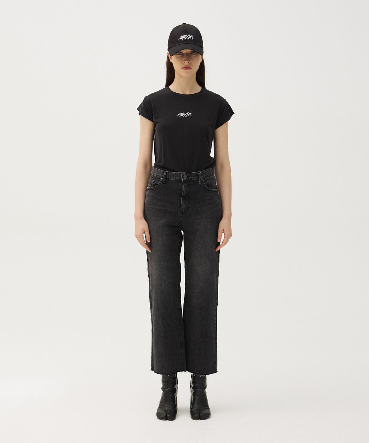 므아므(MMAM) Logo basic slim T-shirt