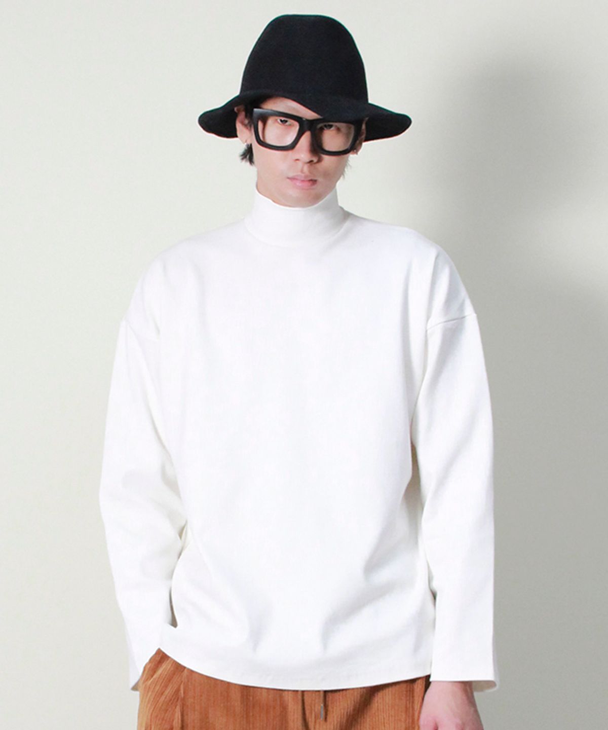 드마크(DEMARC) 오버핏 터틀 넥 긴팔 티셔츠 아이보리