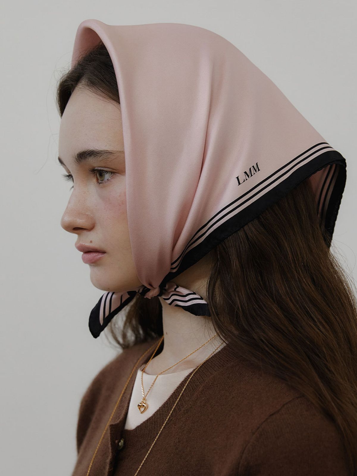 러브미몬스터(LOVE ME MONSTER) Mont Logo Square Silk Scarf (L243MSF010)