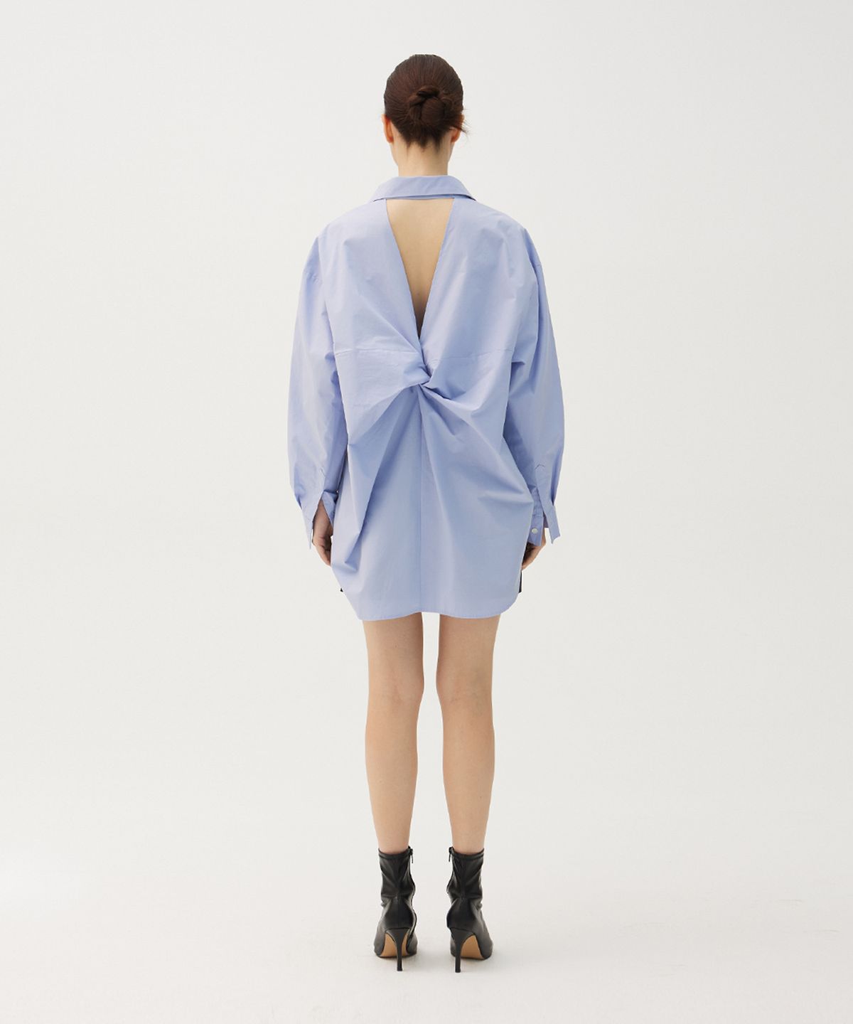 므아므(MMAM) Cutout back twist shirt