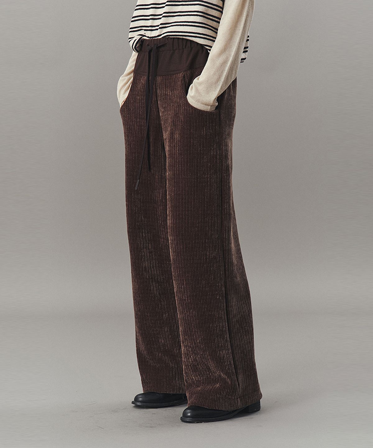 아위(AHWE) CORDUROY COMBO PANTS_BROWN