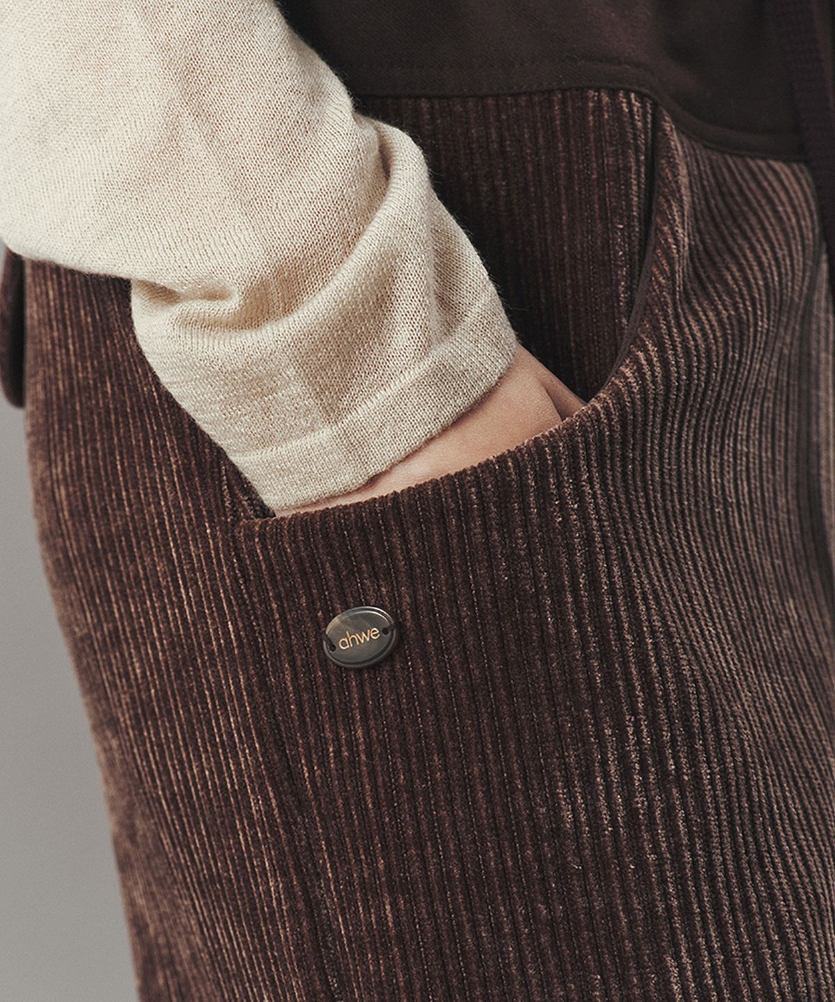 아위(AHWE) CORDUROY COMBO PANTS_BROWN