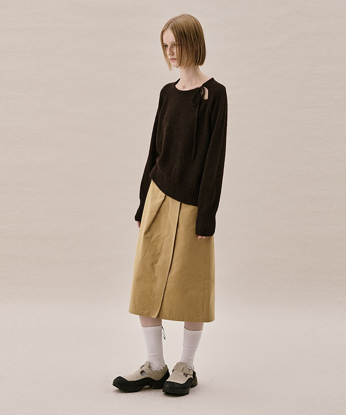 아위(AHWE) STRING SWEATER_BROWN