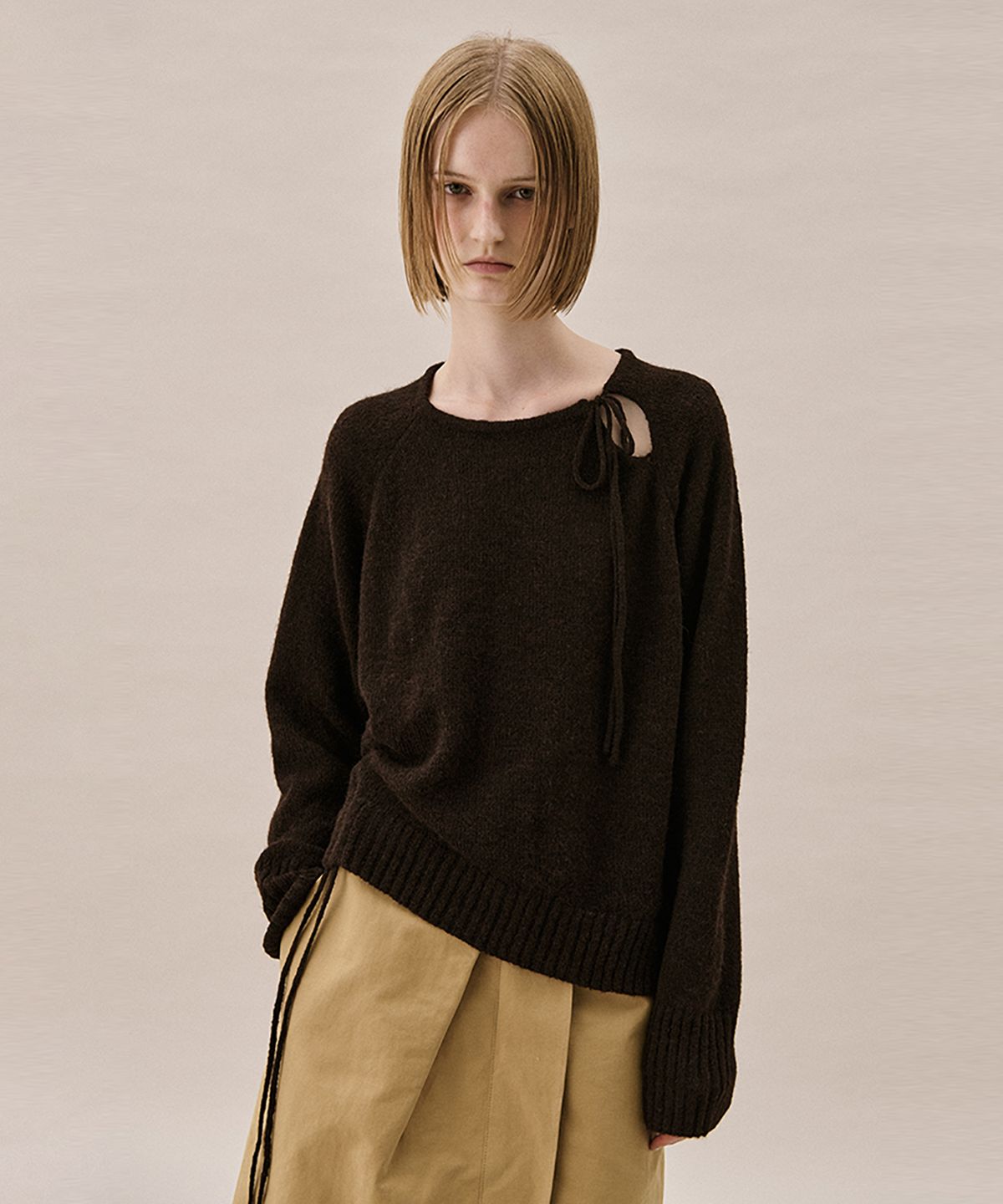 아위(AHWE) STRING SWEATER_BROWN