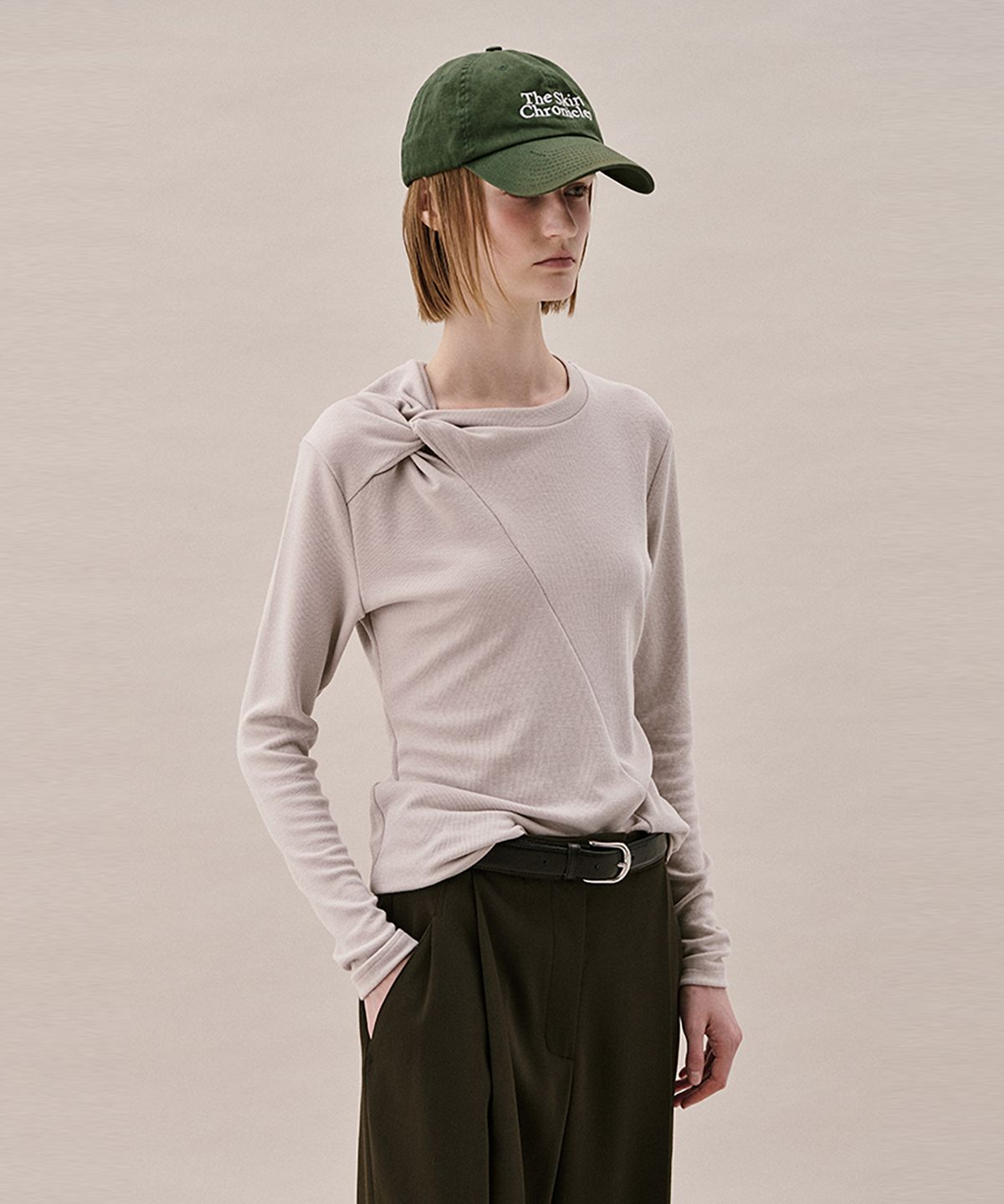 아위(AHWE) TWISTED T-SHIRT_LIGHT GREY
