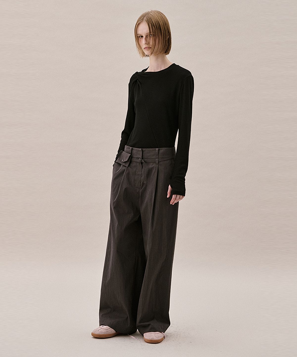 아위(AHWE) TWISTED T-SHIRT_BLACK