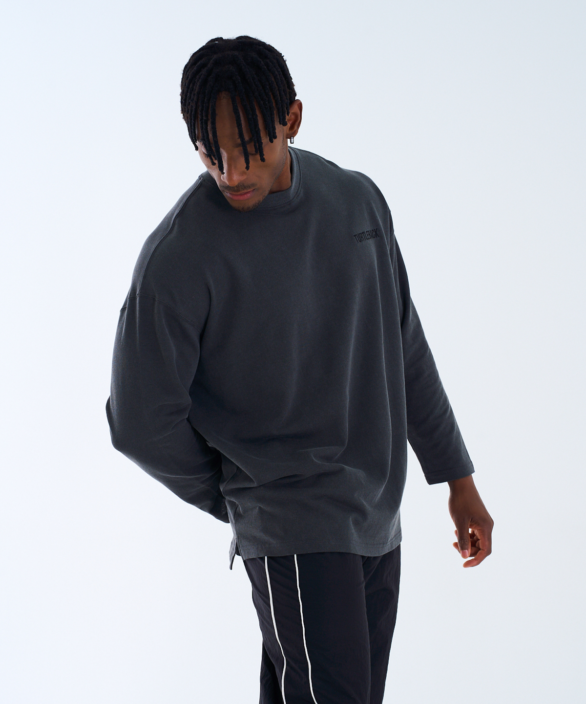터틀백(TURTLEBACK) 피그먼트 오버핏 롱슬리브 블랙 (5color)