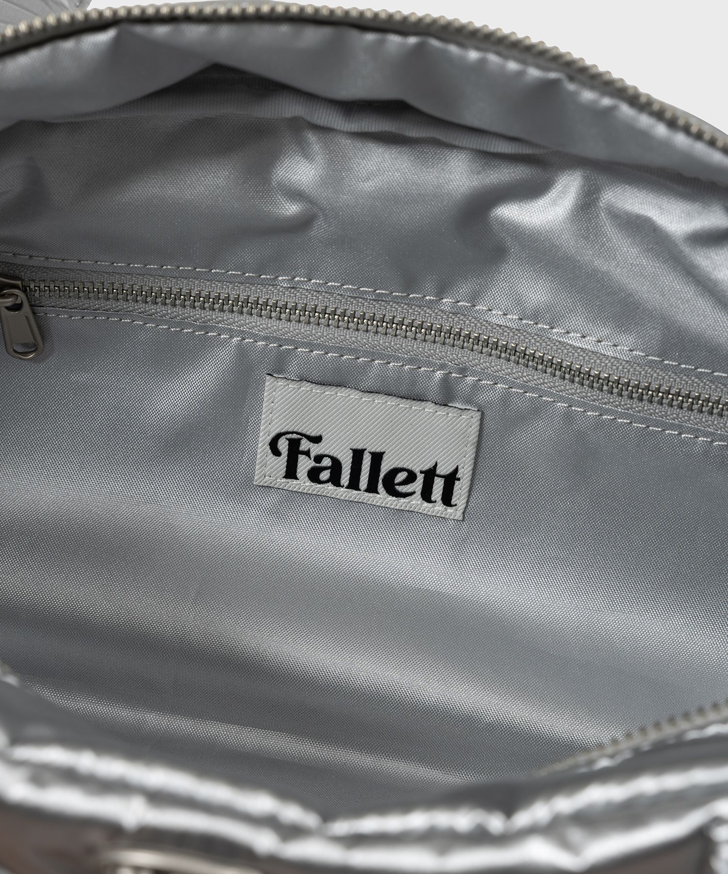 [FALLETT] Glossy Mini Duffel Bag /追跡付 MUSINSA | FALLETT Glossy Mini Duffel Bag Silver