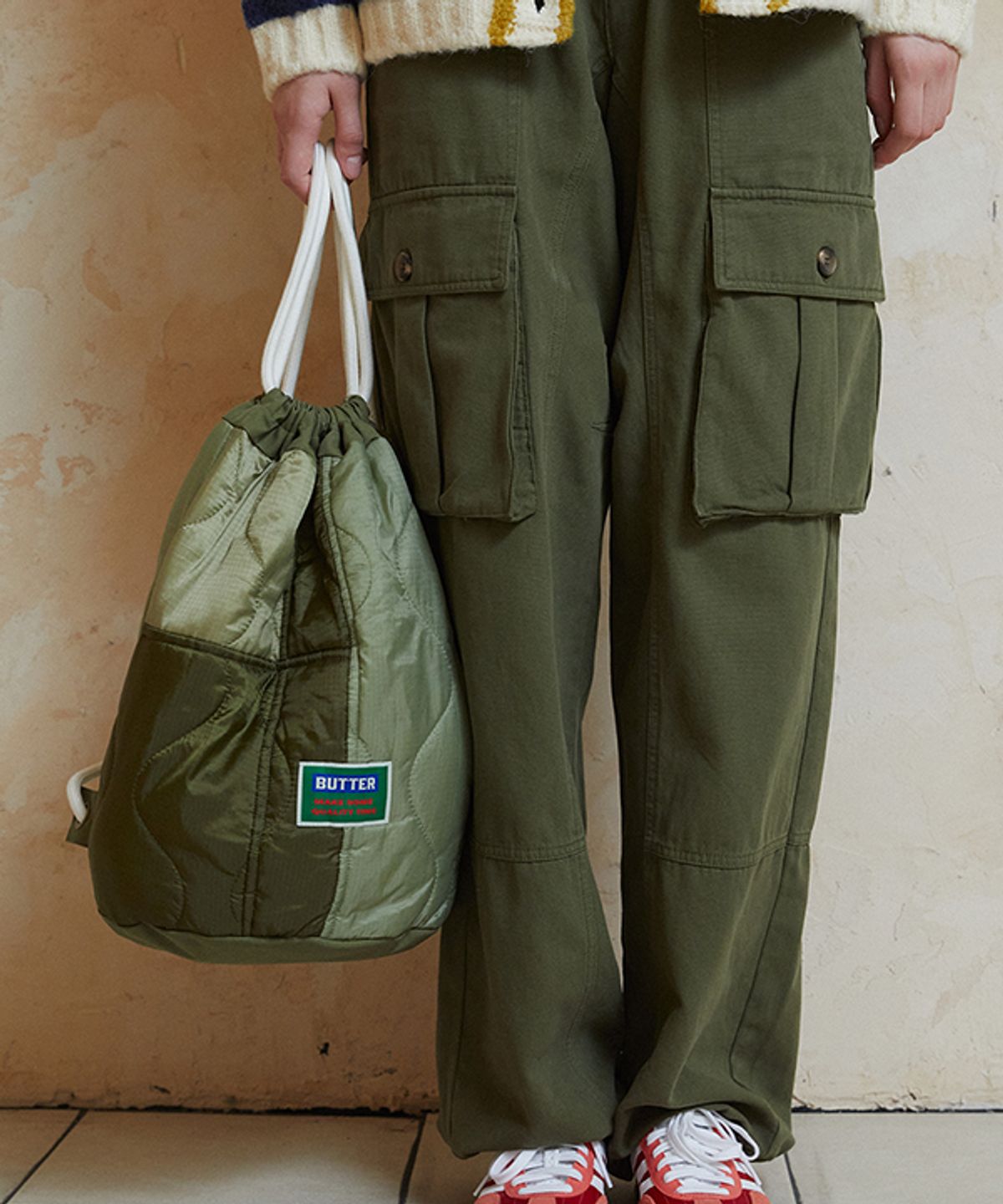 그린버터(GREENBUTTER) Quilted Drawstring Bag (Khaki)
