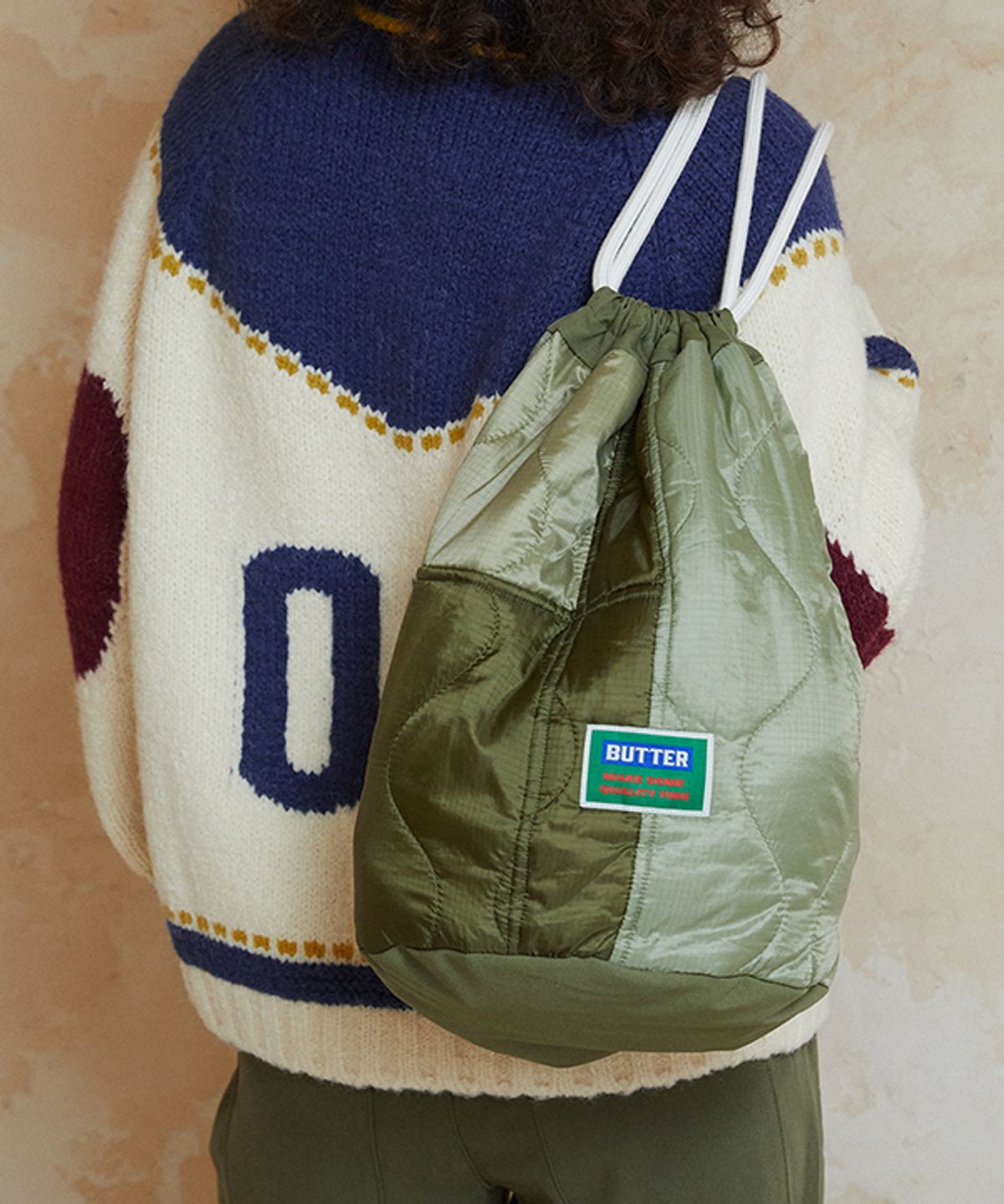 그린버터(GREENBUTTER) Quilted Drawstring Bag (Khaki)
