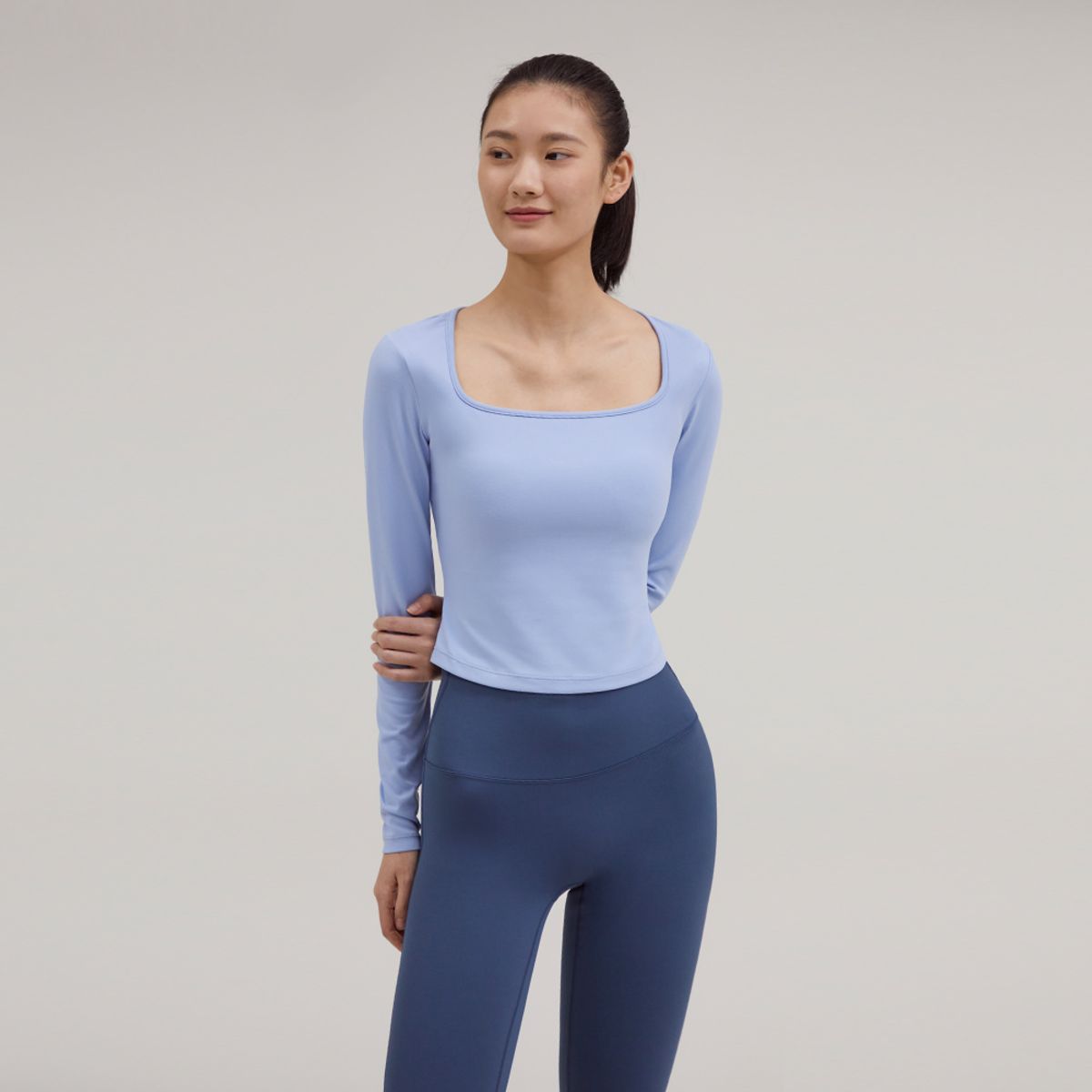 안다르(ANDAR) 에어터치 스퀘어넥 롱슬리브 크롭티
