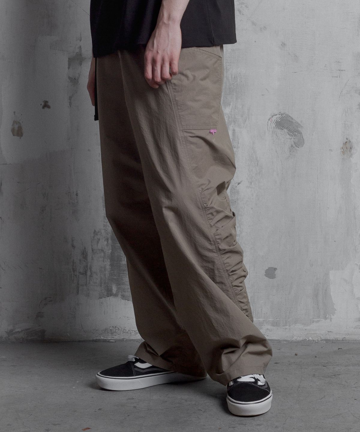 슈브토(SHVTO) Side pleats pants