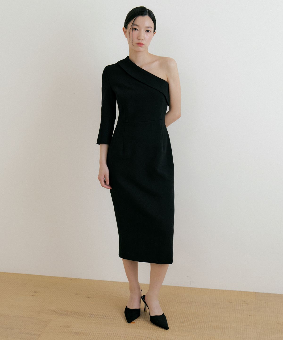 루시르주(LUCIR ZU) One shoulder Callar One-piece (black)