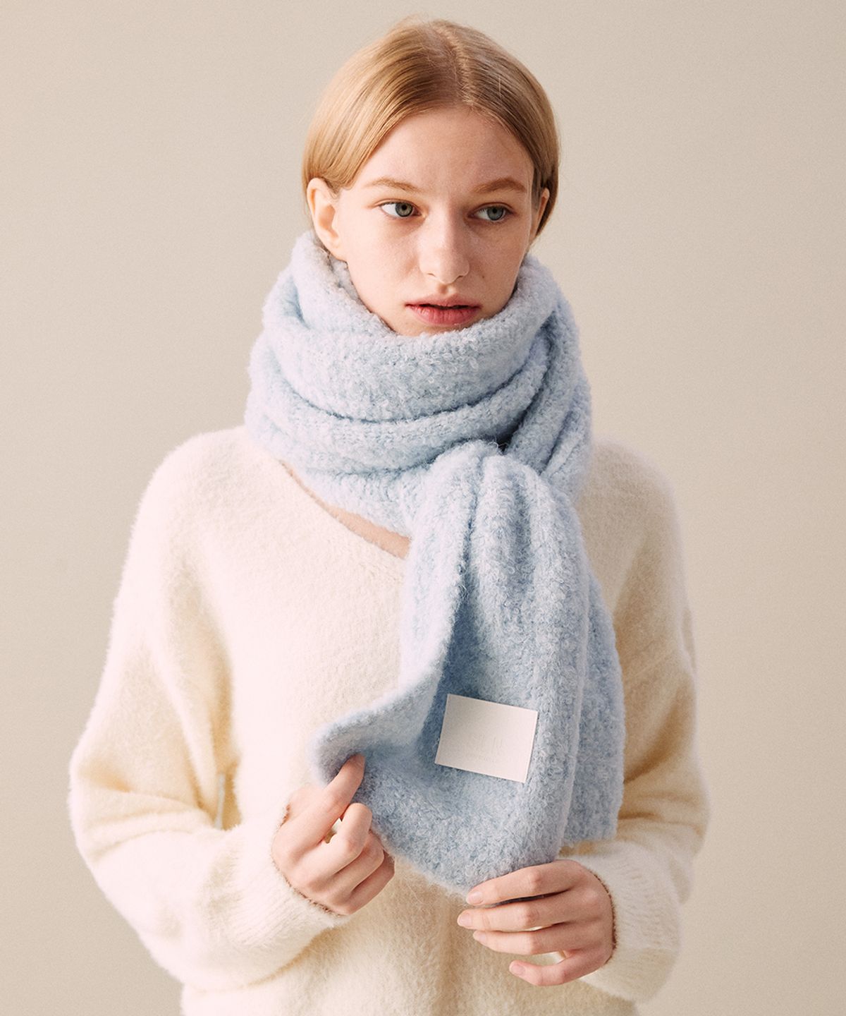 실른(SILN) Long cloud boucle knit muffler (BABY BLUE)