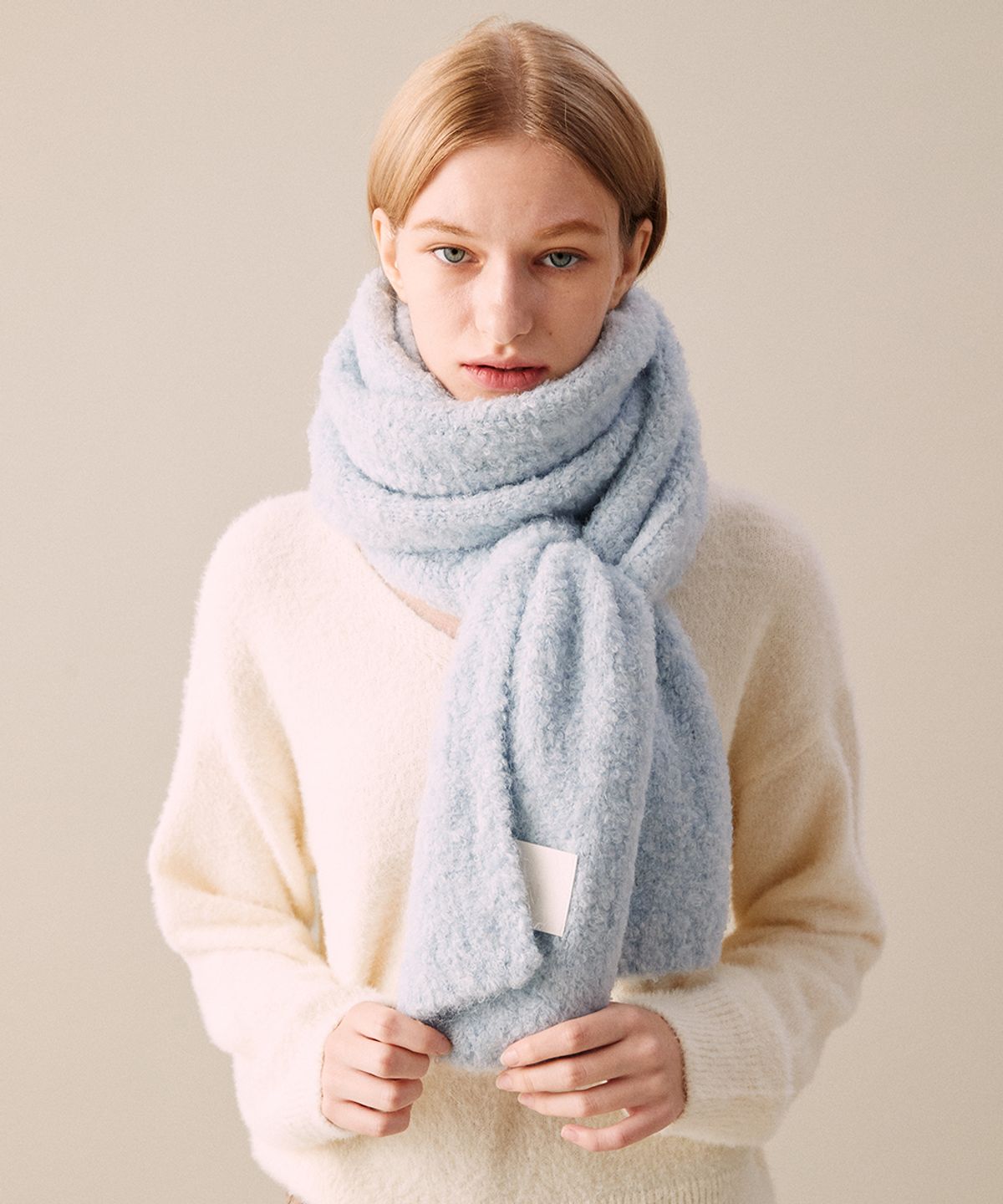 실른(SILN) Long cloud boucle knit muffler (BABY BLUE)