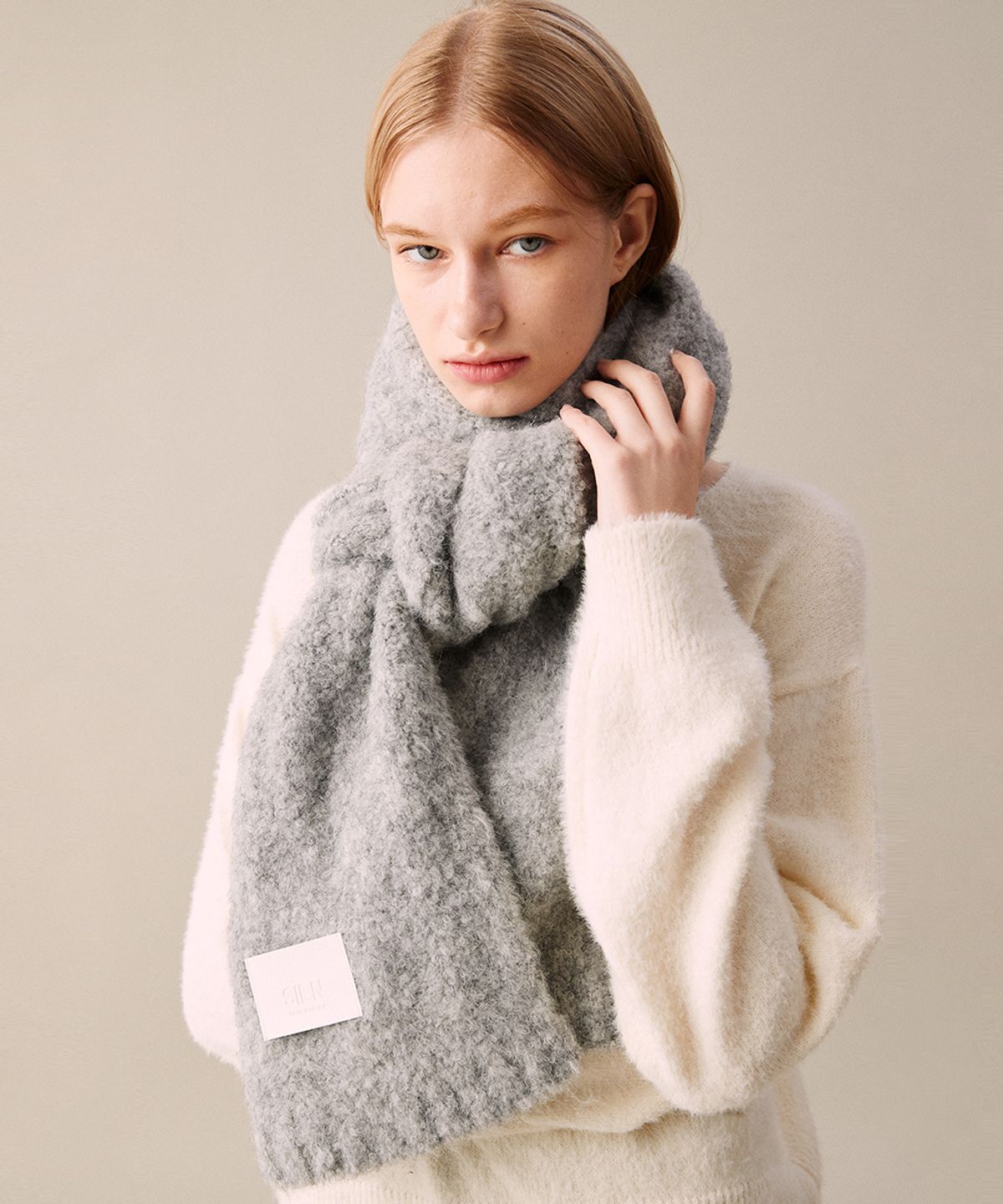 실른(SILN) Long cloud boucle knit muffler (GREY)