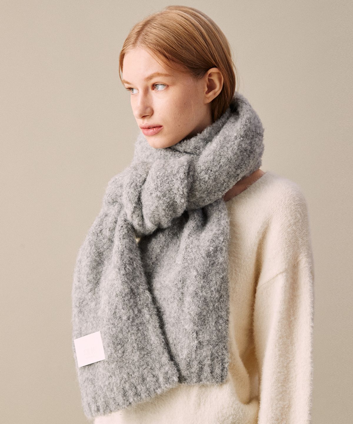 실른(SILN) Long cloud boucle knit muffler (GREY)
