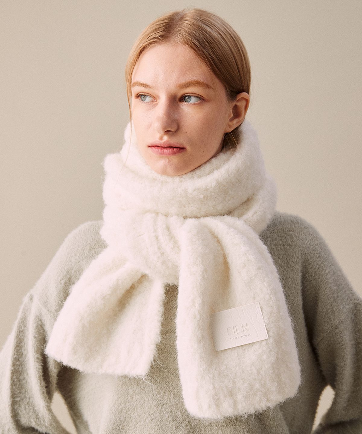 실른(SILN) Long cloud boucle knit muffler (IVORY)