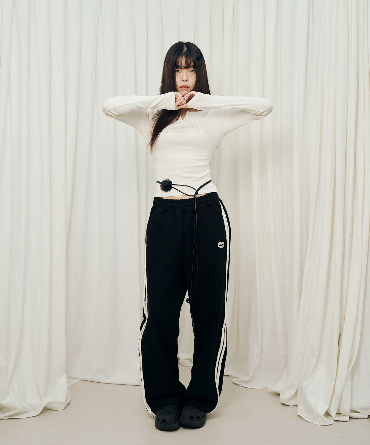 미헤브(MIHEV) [UNISEX] 더블 라인 스트라이프 스웻팬츠 블랙