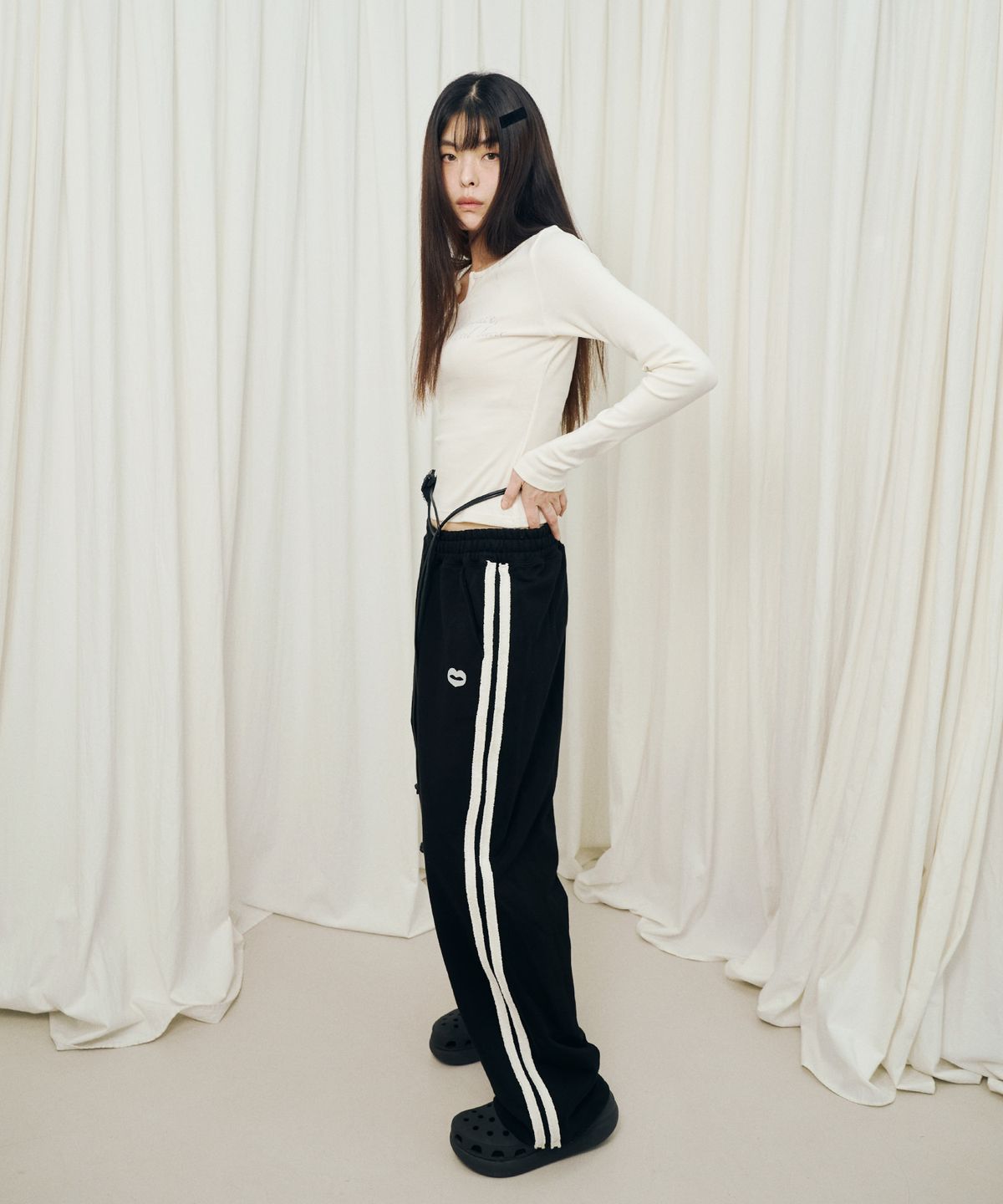 미헤브(MIHEV) [UNISEX] 더블 라인 스트라이프 스웻팬츠 블랙