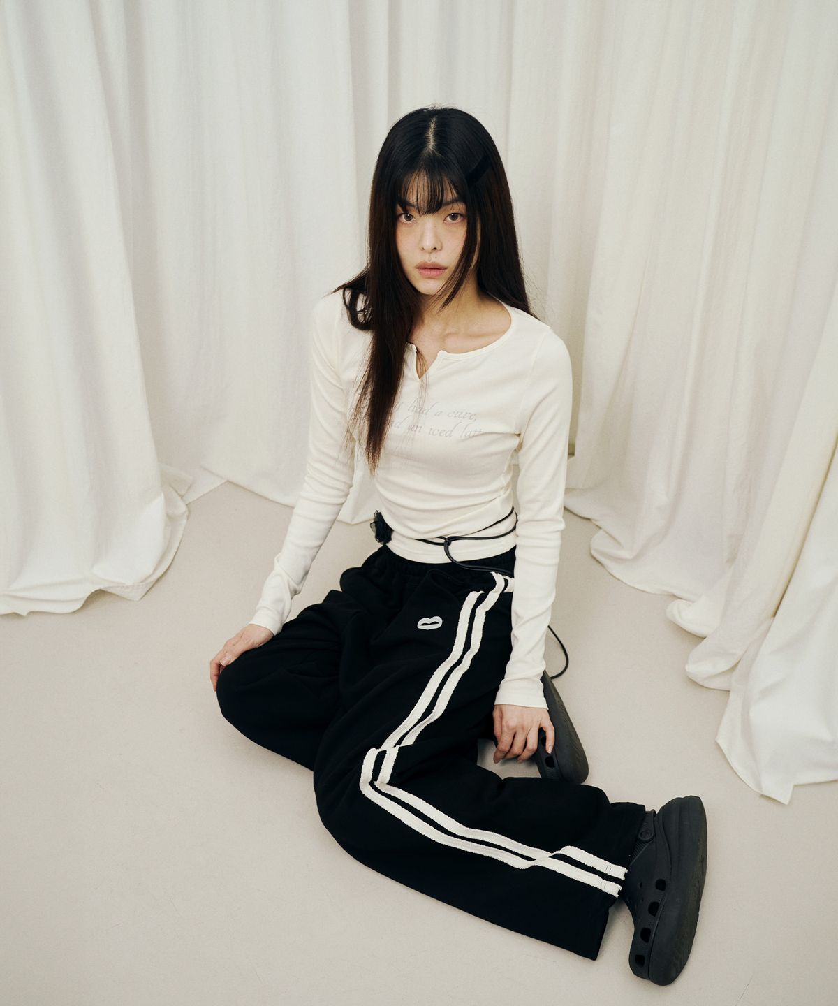 미헤브(MIHEV) [UNISEX] 더블 라인 스트라이프 스웻팬츠 블랙