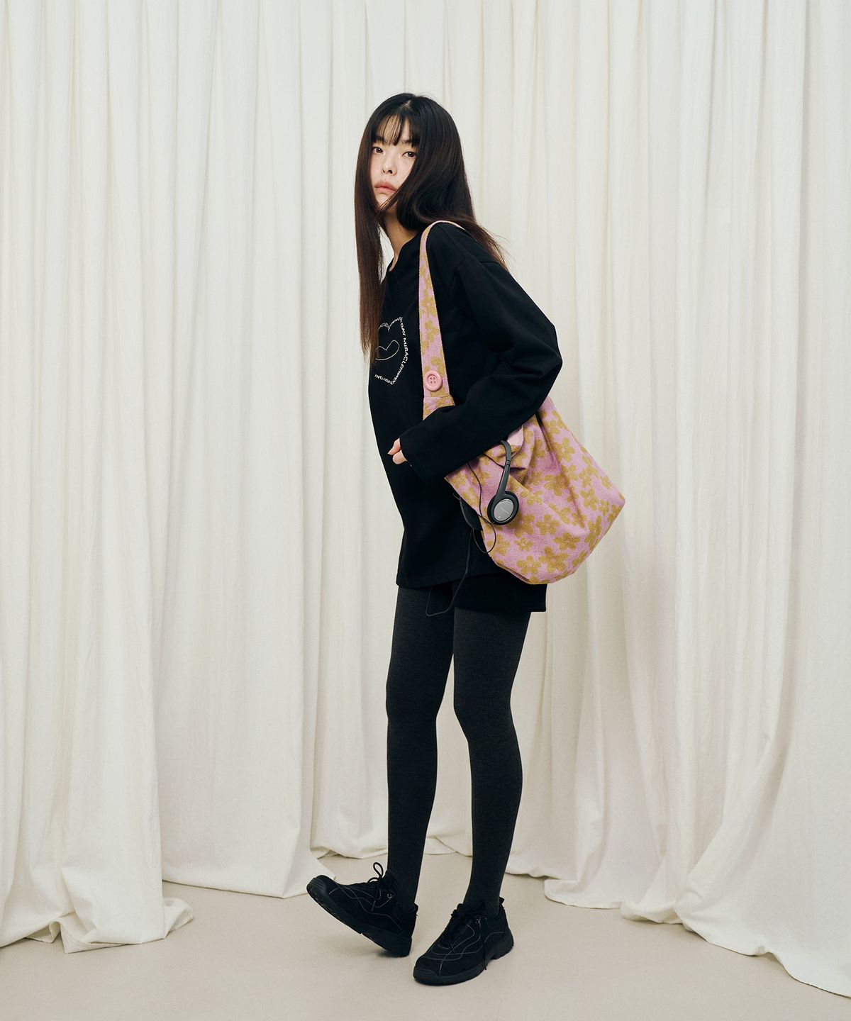 미헤브(MIHEV) [UNISEX] 레터링 심볼 오버사이즈 롱슬리브 블랙