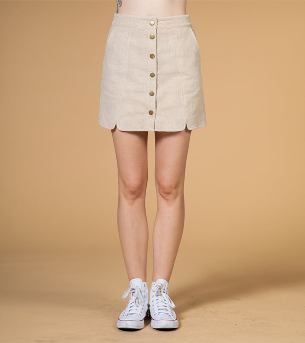 뉴인(NEWIN) 버튼 트임 코듀로이 미니스커트