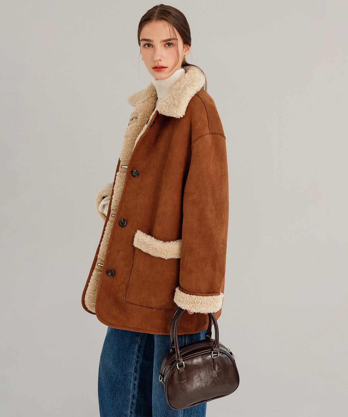 룩캐스트(LOOKAST) 콘스 스웨이드 무스탕 코트_브라운 / CONS SUEDE MUSTANG COAT_BROWN