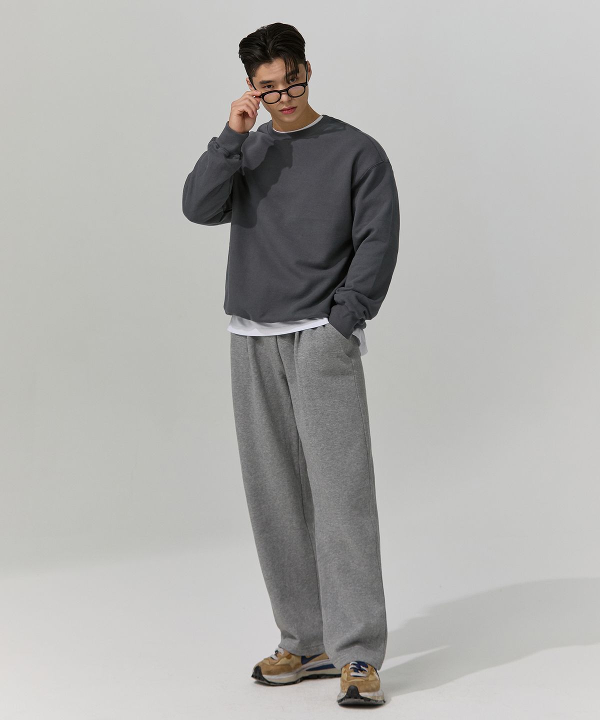 블랙몬스터핏(BLACK MONSTER FIT) [논기모/기모] 원턱 와이드 트레이닝 팬츠 (Gray) / BM240509-1