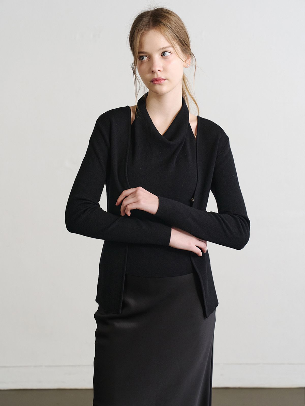 로트르드민(LAUTREDE MIN) Lautre Halter Buckle Black knit