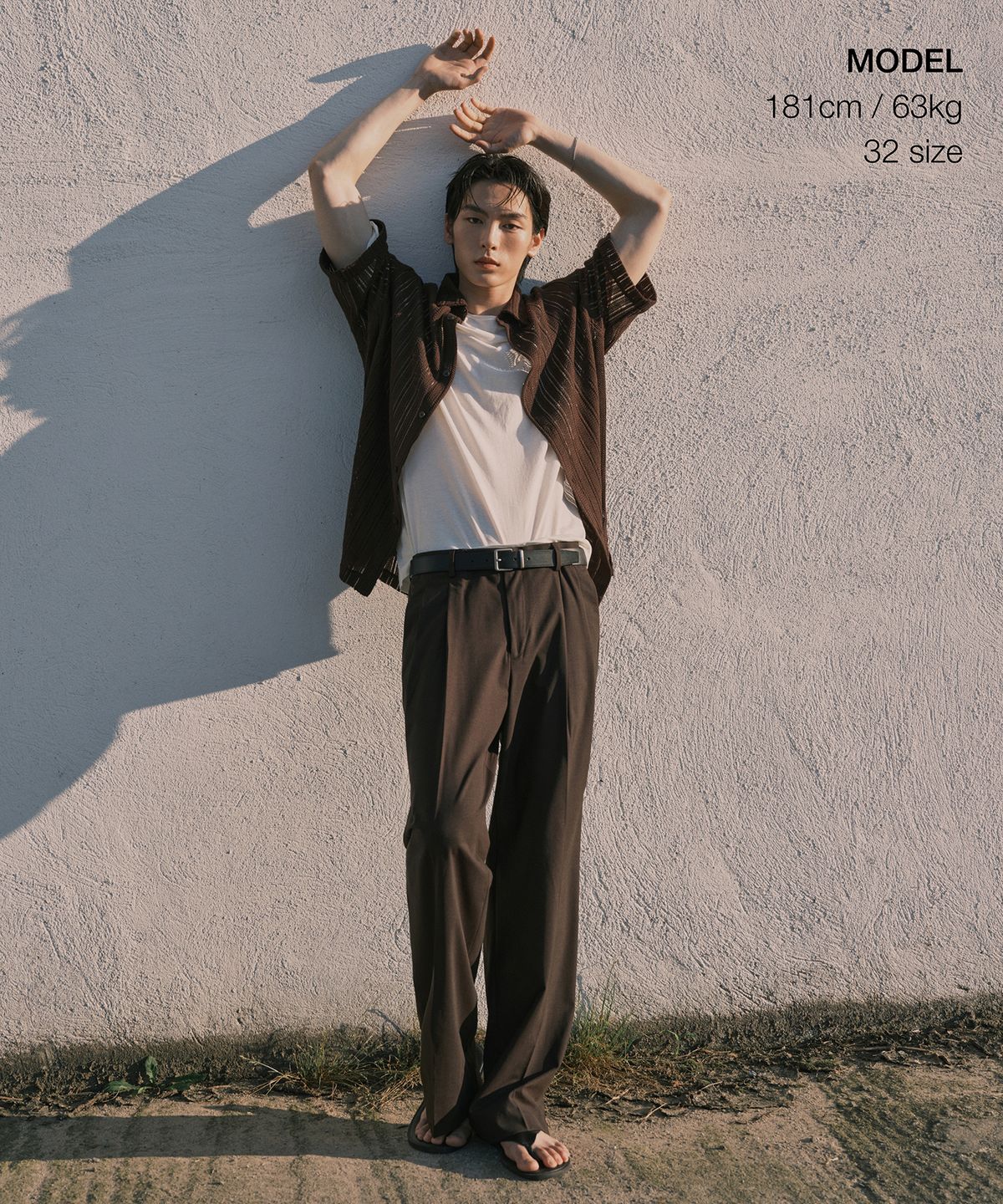 무신사 스탠다드(MUSINSA STANDARD) 썸머울 투 턱 와이드 히든 밴딩 슬랙스 [브라운]