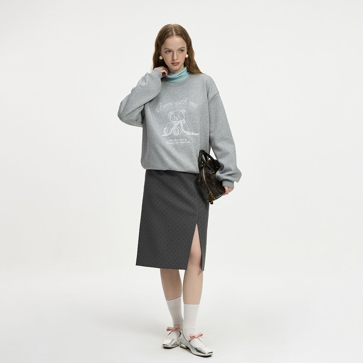 웬스데이딜라잇(WEDNESDAY DELIGHT) WD_Teddy bear embroidery sweater