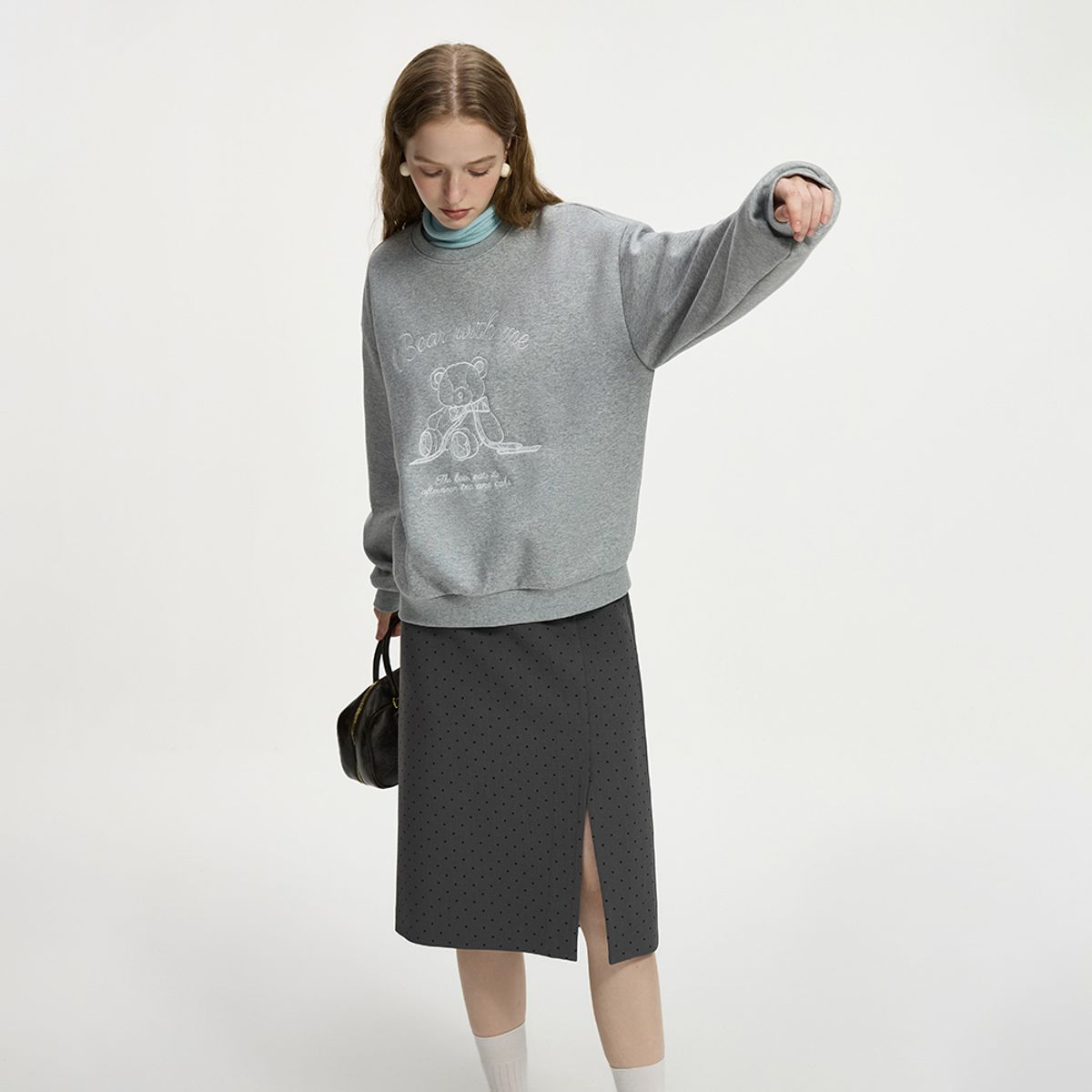 웬스데이딜라잇(WEDNESDAY DELIGHT) WD_Teddy bear embroidery sweater
