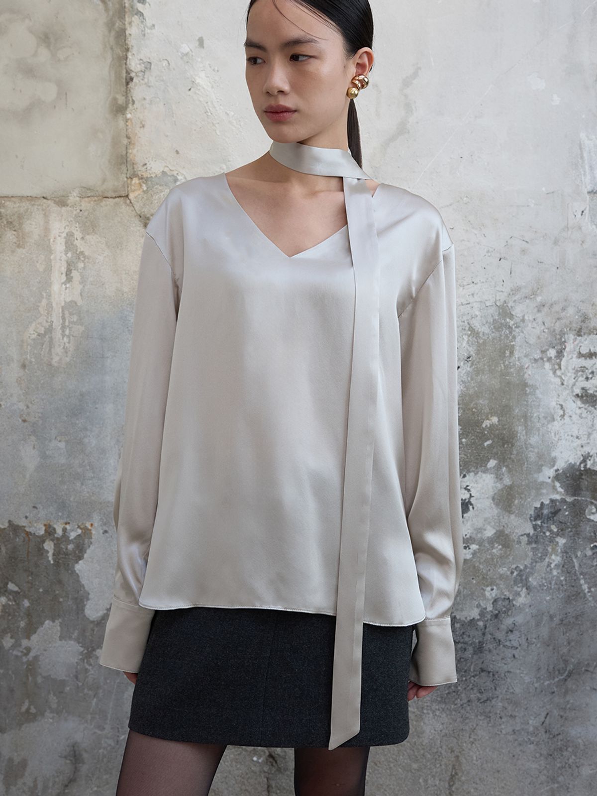 분닥세인츠(THE BOONDOCK SAINTS) Skinny Tie Silk Blouse Ice Grey