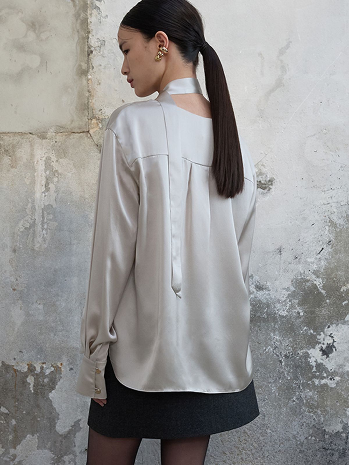 분닥세인츠(THE BOONDOCK SAINTS) Skinny Tie Silk Blouse Ice Grey