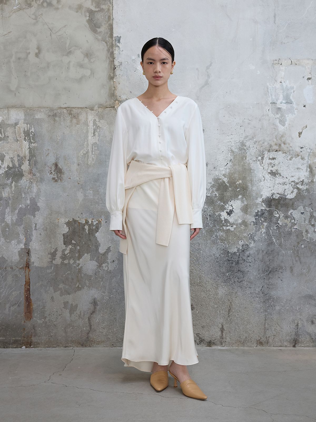 분닥세인츠(THE BOONDOCK SAINTS) Button Point Puff Blouse Off White